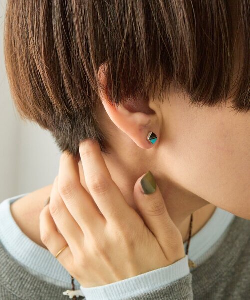ear PAPILLONNER(イアパピヨネ)の「《スターリングシルバー使用》インレイピアス(ピアス(両耳用)・レディース・ホワイト/ブルー系その他・FREE)」の14枚目の写真
