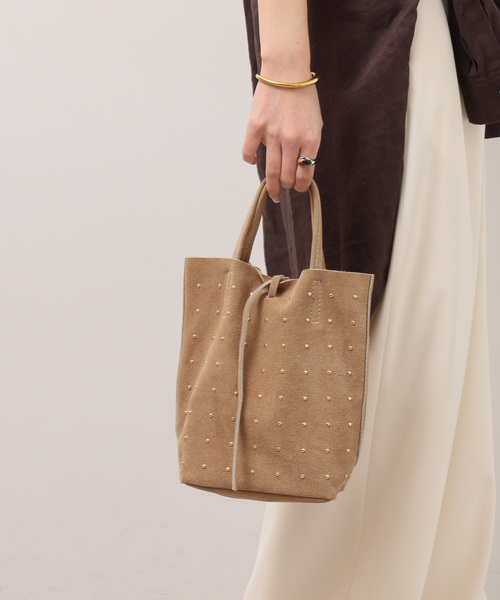 MARLON FIRENZE（マーロンフィレンツェ）の「【MARLON FIRENZE/マルロン】SHOPPER MINI STUDS SUEDE（トートバッグ・レディース・ベージュ・FREE）」の2枚目の写真