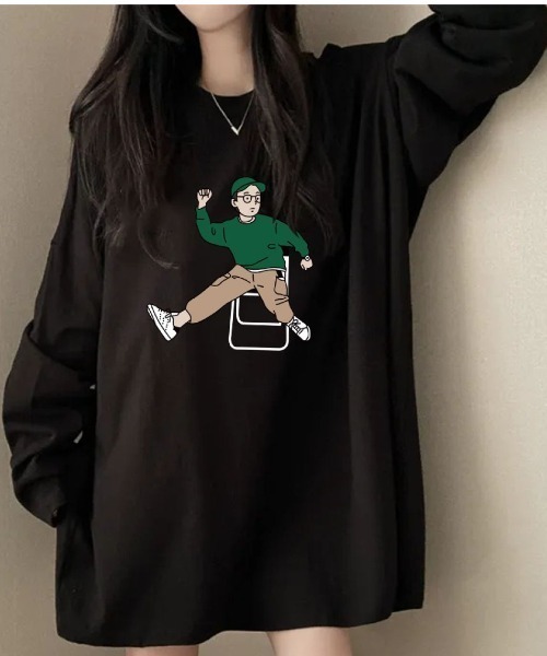 Lips(リップス)の「ゆるっと可愛いオーバーサイズ!男の子プリントが映えるルーズフィットカットソー(Tシャツ/カットソー・レディース・ネイビー/ライトグレー/ホワイト/ブラック・FREE)」の2枚目の写真