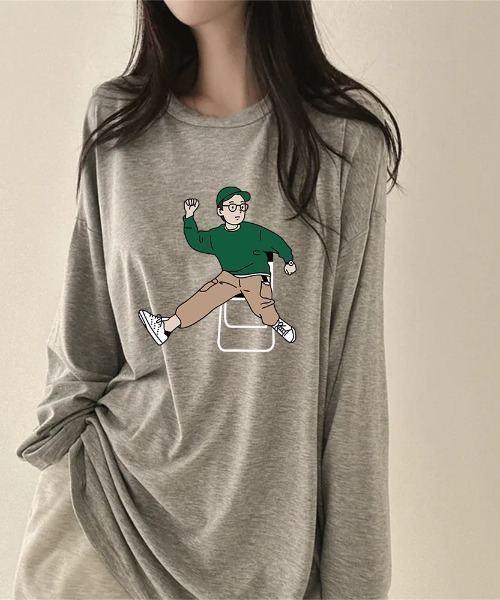 Lips(リップス)の「ゆるっと可愛いオーバーサイズ!男の子プリントが映えるルーズフィットカットソー(Tシャツ/カットソー・レディース・ネイビー/ライトグレー/ホワイト/ブラック・FREE)」の8枚目の写真