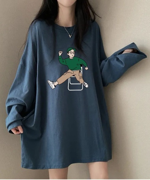 Lips(リップス)の「ゆるっと可愛いオーバーサイズ!男の子プリントが映えるルーズフィットカットソー(Tシャツ/カットソー・レディース・ネイビー/ライトグレー/ホワイト/ブラック・FREE)」の10枚目の写真