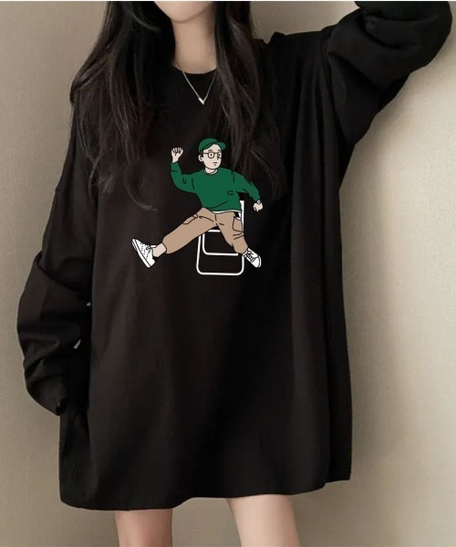 Lips(リップス)の「ゆるっと可愛いオーバーサイズ!男の子プリントが映えるルーズフィットカットソー(Tシャツ/カットソー・レディース・ネイビー/ライトグレー/ホワイト/ブラック・FREE)」の12枚目の写真