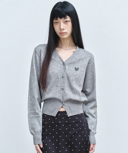 NICK&NICOLE(ニックアンドニコール)の「BUTTERFLY PATCH V-NECK CARDIGAN_GRAY(カーディガン/ボレロ・レディース・その他・FREE)」の2枚目の写真