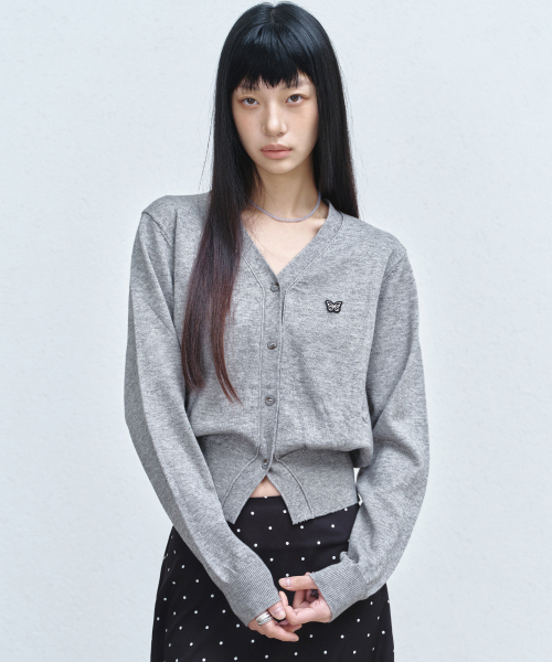NICK&NICOLE(ニックアンドニコール)の「BUTTERFLY PATCH V-NECK CARDIGAN_GRAY(カーディガン/ボレロ・レディース・その他・FREE)」の3枚目の写真