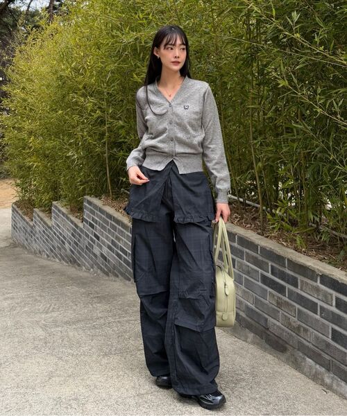 NICK&NICOLE(ニックアンドニコール)の「BUTTERFLY PATCH V-NECK CARDIGAN_GRAY(カーディガン/ボレロ・レディース・その他・FREE)」の6枚目の写真