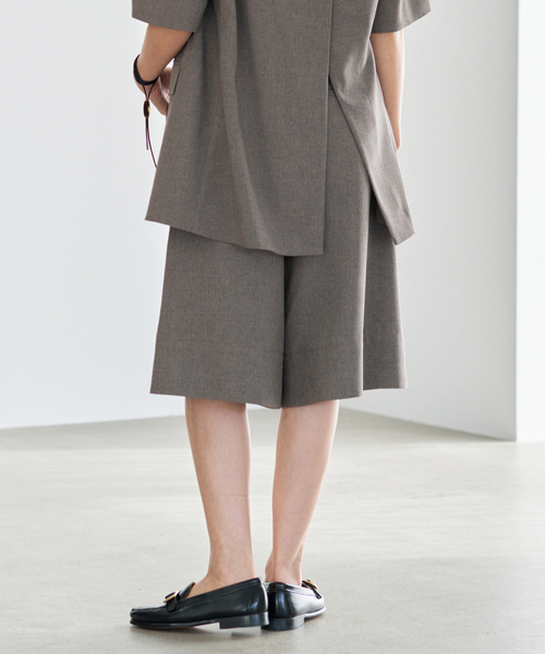 IENA(イエナ)の「《セットアップ対応》ウォッシャブル トロピカルハーフパンツ(その他パンツ・レディース・ブラウン・34/36/38)」の4枚目の写真