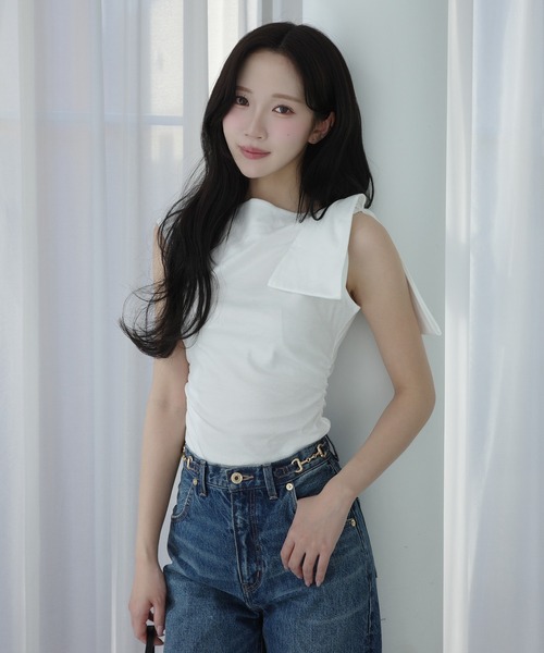 EIMY ISTOIRE(エイミーイストワール)の「ASYMMETRY RIBBON TOPS(Tシャツ/カットソー・レディース・レッド/ホワイト/ピンクベージュ/ブラック・F)」の2枚目の写真