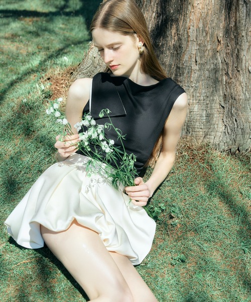 EIMY ISTOIRE(エイミーイストワール)の「ASYMMETRY RIBBON TOPS(Tシャツ/カットソー・レディース・レッド/ホワイト/ピンクベージュ/ブラック・F)」の6枚目の写真