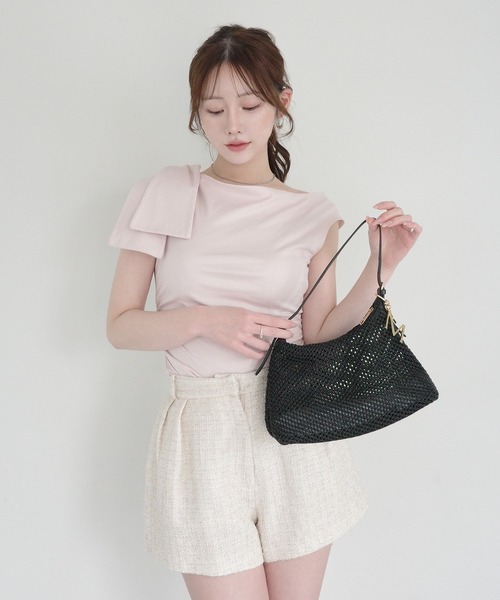 EIMY ISTOIRE(エイミーイストワール)の「ASYMMETRY RIBBON TOPS(Tシャツ/カットソー・レディース・レッド/ホワイト/ピンクベージュ/ブラック・F)」の19枚目の写真