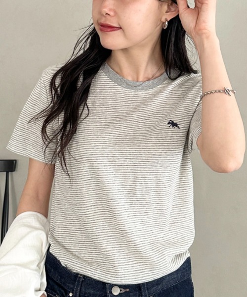 POLOCHAMPS（ポロチャンプス）の「POLOCHAMPS(ポロチャンプス)/ ワンポイント刺繍 クルーネック半袖Tシャツ ボーダー/刺繍Tシャツ（Tシャツ/カットソー・レディース・パープル/ピンク/グレー/サックスブルー・FREE）」の2枚目の写真