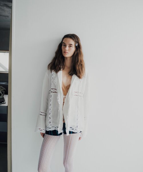 SHENERY（シーナリー）の「【Pasterip】 バテンレースデザインブラウス（シャツ/ブラウス・レディース・オフホワイト・FREE）」の2枚目の写真