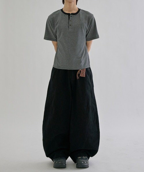 EPNK(イーピーエヌケー)の「Fine - border henly Tee / ファインボーダーヘンリーネックT(Tシャツ/カットソー・メンズ・チャコールグレー/ブルー/ブラック・SMALL/MEDIUM/LARGE)」の14枚目の写真