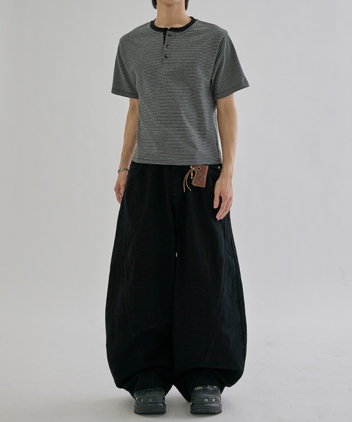 EPNK(イーピーエヌケー)の「Fine - border henly Tee / ファインボーダーヘンリーネックT(Tシャツ/カットソー・メンズ・チャコールグレー/ブルー/ブラック・SMALL/MEDIUM/LARGE)」の13枚目の写真