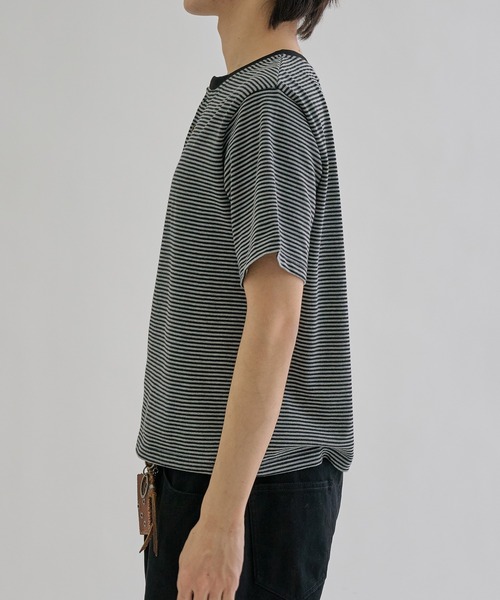 EPNK(イーピーエヌケー)の「Fine - border henly Tee / ファインボーダーヘンリーネックT(Tシャツ/カットソー・メンズ・チャコールグレー/ブルー/ブラック・SMALL/MEDIUM/LARGE)」の20枚目の写真