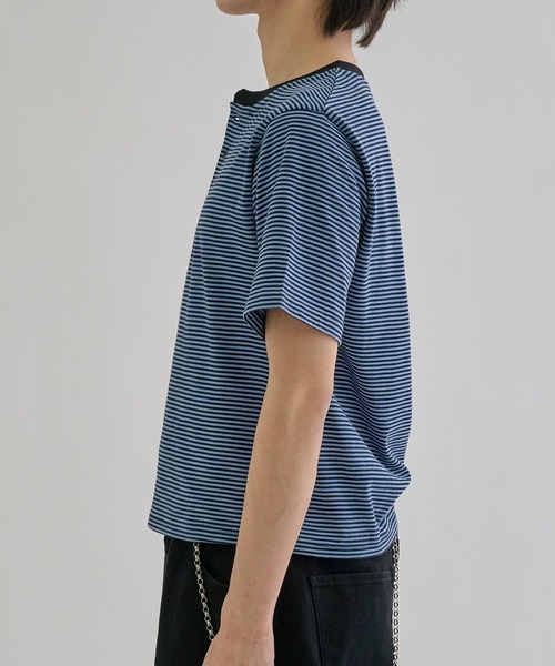 EPNK(イーピーエヌケー)の「Fine - border henly Tee / ファインボーダーヘンリーネックT(Tシャツ/カットソー・メンズ・チャコールグレー/ブルー/ブラック・SMALL/MEDIUM/LARGE)」の12枚目の写真