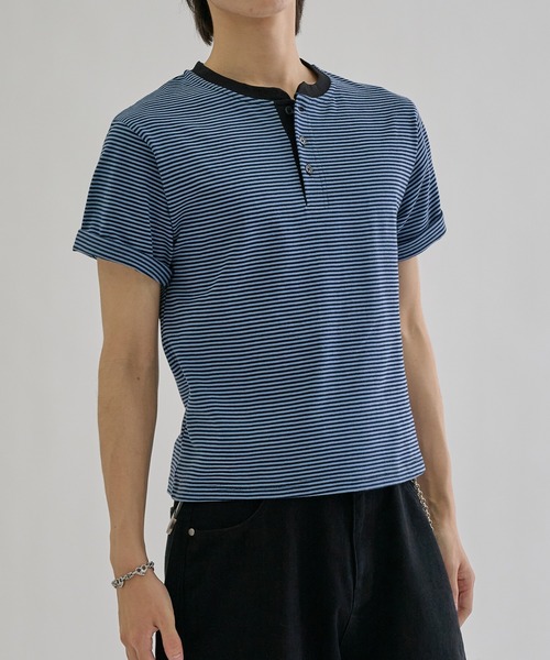 EPNK(イーピーエヌケー)の「Fine - border henly Tee / ファインボーダーヘンリーネックT(Tシャツ/カットソー・メンズ・チャコールグレー/ブルー/ブラック・SMALL/MEDIUM/LARGE)」の8枚目の写真