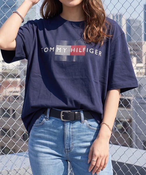 TOMMY HILFIGER(トミーヒルフィガー)の「【TOMMY HILFIGER】GRAPHIC SLEEP TEEシャツ 09T4550(Tシャツ/カットソー・メンズ・ホワイト/ネイビー/ブルー・XXL/XL/L/M/S)」の2枚目の写真