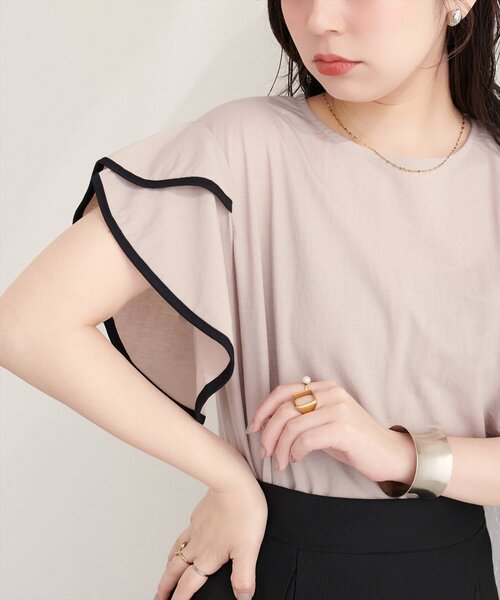 natural couture（ナチュラルクチュール）の「【sherbet line】接触冷感配色ラッフルスリーブプルオーバー（Tシャツ/カットソー・レディース・オフホワイト/ブラック/サックスブルー/グレイッシュベージュ/ピンク/ミント・FREE）」の3枚目の写真