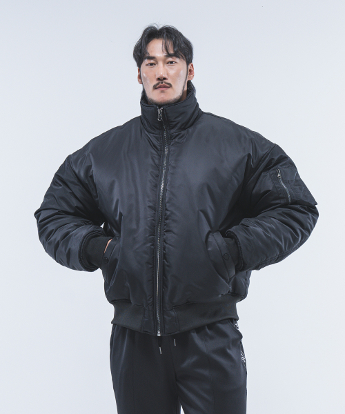 PHYSICAL GARMENTS（フィジカルガーメンツ）の「P2460 ハーフネック航空ジャンパーパディング [2 COLOR]（ダウンジャケット/コート・メンズ・グレー/ブラック・MEDIUM/LARGE）」の4枚目の写真