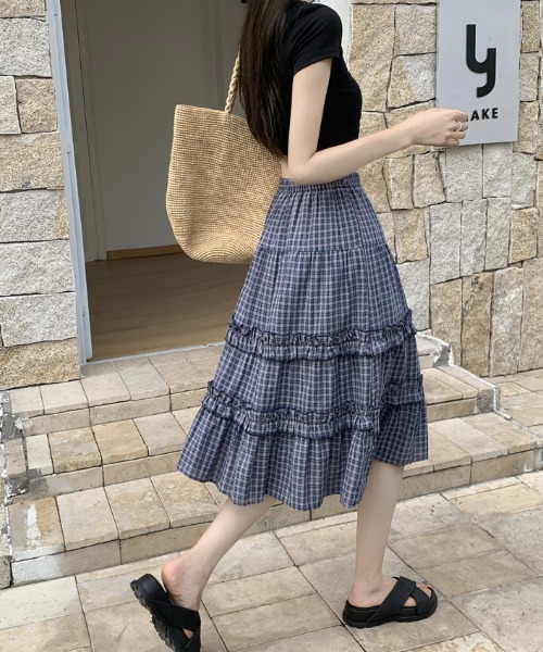 AMAJI（アマジ）の「チェック柄 フリル Aライン ミモレ丈 スカート（スカート・レディース・ネイビー・FREE）」の5枚目の写真