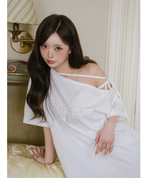 Darich(ダーリッチ)の「ワンショルダーグラフィックビッグTシャツ(Tシャツ/カットソー・レディース・ホワイト/サックスブルー/ブラック・FREE)」の4枚目の写真