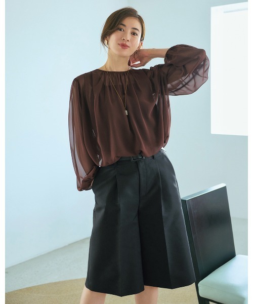DoCLASSE( ドゥクラッセ)の「高密度ダブルクロス・タックハーフパンツ(その他パンツ・レディース・ブラック/グレイッシュベージュ・11/13/9)」の3枚目の写真
