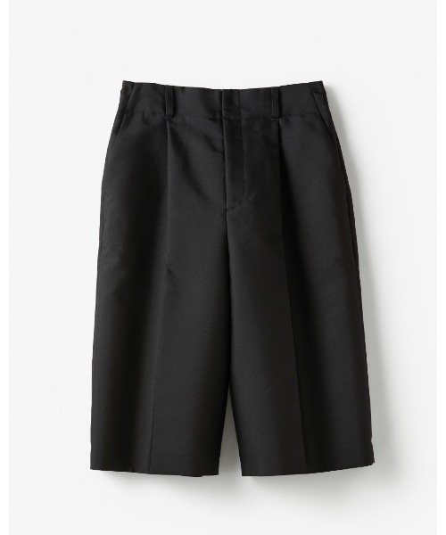 DoCLASSE( ドゥクラッセ)の「高密度ダブルクロス・タックハーフパンツ(その他パンツ・レディース・ブラック/グレイッシュベージュ・11/13/9)」の5枚目の写真