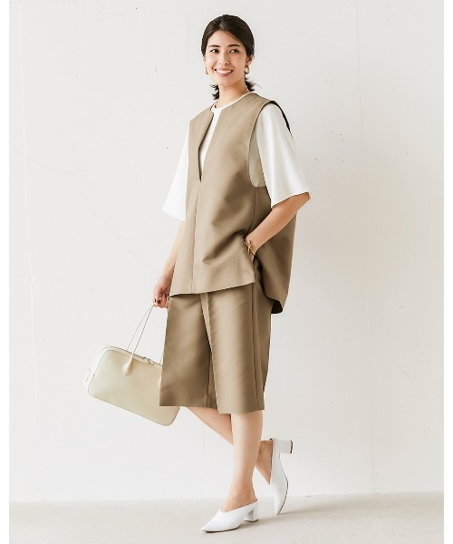 DoCLASSE( ドゥクラッセ)の「高密度ダブルクロス・タックハーフパンツ(その他パンツ・レディース・ブラック/グレイッシュベージュ・11/13/9)」の6枚目の写真