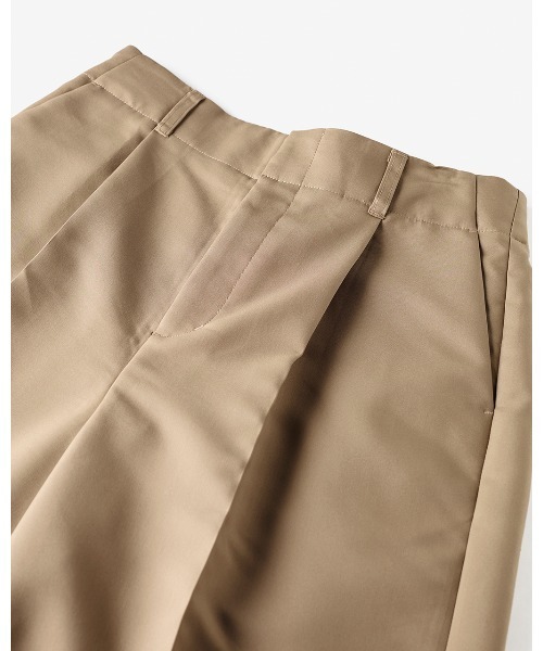 DoCLASSE( ドゥクラッセ)の「高密度ダブルクロス・タックハーフパンツ(その他パンツ・レディース・ブラック/グレイッシュベージュ・11/13/9)」の9枚目の写真