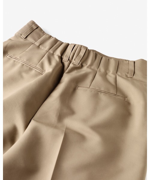 DoCLASSE( ドゥクラッセ)の「高密度ダブルクロス・タックハーフパンツ(その他パンツ・レディース・ブラック/グレイッシュベージュ・11/13/9)」の11枚目の写真