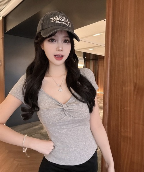 LAFFMO(ラフモ)の「パット付きフロントギャザー半袖カットソー(Tシャツ/カットソー・レディース・ブラック/レッド/ホワイト/グレー・F)」の9枚目の写真