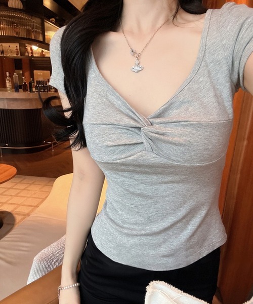 LAFFMO(ラフモ)の「パット付きフロントギャザー半袖カットソー(Tシャツ/カットソー・レディース・ブラック/レッド/ホワイト/グレー・F)」の11枚目の写真