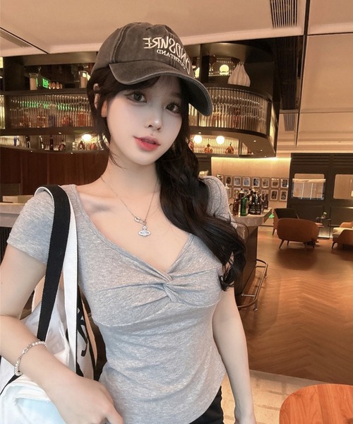 LAFFMO(ラフモ)の「パット付きフロントギャザー半袖カットソー(Tシャツ/カットソー・レディース・ブラック/レッド/ホワイト/グレー・F)」の13枚目の写真