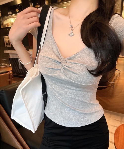 LAFFMO(ラフモ)の「パット付きフロントギャザー半袖カットソー(Tシャツ/カットソー・レディース・ブラック/レッド/ホワイト/グレー・F)」の14枚目の写真