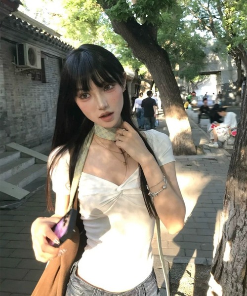 LAFFMO(ラフモ)の「パット付きフロントギャザー半袖カットソー(Tシャツ/カットソー・レディース・ブラック/レッド/ホワイト/グレー・F)」の21枚目の写真