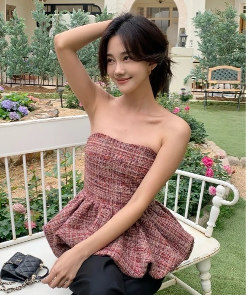 BIRTHDAY BASH(バースデイバッシュ)の「TWEED HEMBALLOON PEPLUM TOPS(ツイードヘムバルーンぺプラムトップス)(その他トップス・レディース・ネイビー/レッド・MEDIUM/SMALL)」の4枚目の写真