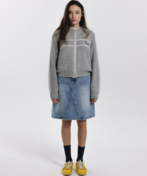 a denim skirt (light blue)