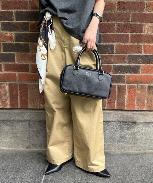 fredy emue（フレディエミュ）の「FR横長レザーボストンバッグ（ボストンバッグ・レディース・ブラウン/ダークブラウン/ブラック・FREE）」の5枚目の写真
