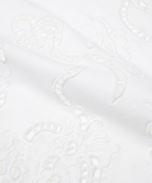 GANNI（ガニー）の「Heavy cotton Jersey Embroidery Anglais Solid（Tシャツ/カットソー・レディース・ホワイト・M/S）」の4枚目の写真