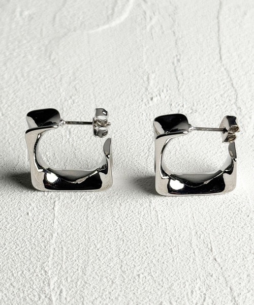 MAISON SELECT(メゾンセレクト)の「7C3 ニュアンス ワイドメタルピアス(ピアス(両耳用)・レディース・シルバー/シルバー系/ゴールド系/ゴールド・ONESIZE)」の6枚目の写真