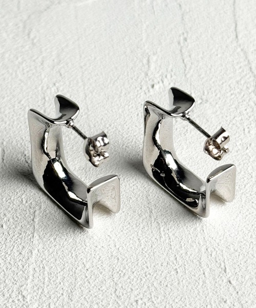MAISON SELECT(メゾンセレクト)の「7C3 ニュアンス ワイドメタルピアス(ピアス(両耳用)・レディース・シルバー/シルバー系/ゴールド系/ゴールド・ONESIZE)」の7枚目の写真