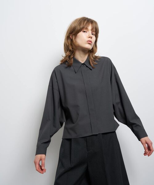 LANVIN en Bleu（ランバンオンブルー）の「ウールトロピカルドルマンフォルムシャツ（シャツ/ブラウス・レディース・ベージュ/ブラウン・38）」の6枚目の写真