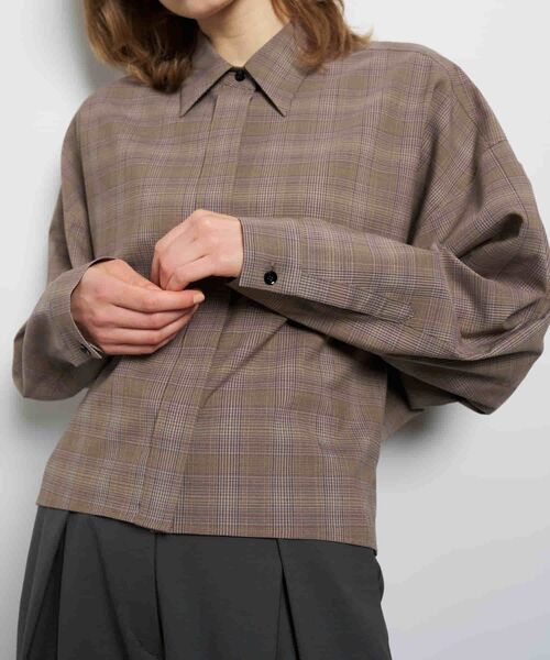 LANVIN en Bleu（ランバンオンブルー）の「ウールトロピカルドルマンフォルムシャツ（シャツ/ブラウス・レディース・ベージュ/ブラウン・38）」の13枚目の写真