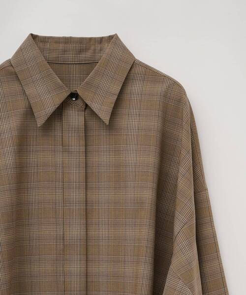LANVIN en Bleu（ランバンオンブルー）の「ウールトロピカルドルマンフォルムシャツ（シャツ/ブラウス・レディース・ベージュ/ブラウン・38）」の15枚目の写真