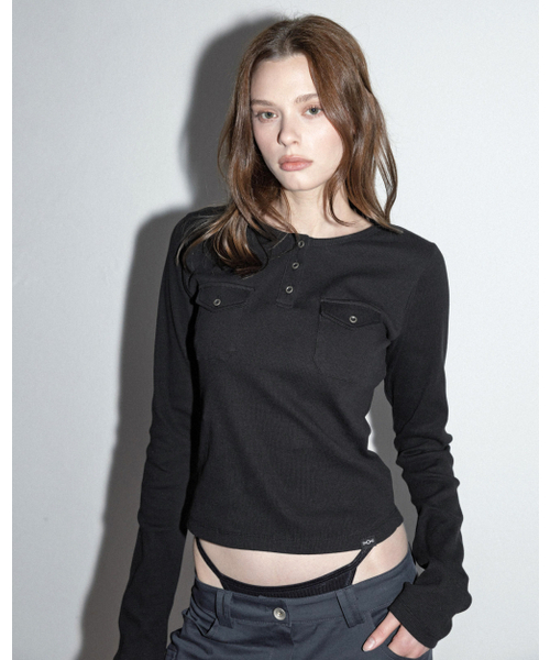 MAGORENSEOUL(マゴレンソウル)の「ポケットヘンリーネックリブロングスリーブブラック(Tシャツ/カットソー・レディース・その他・FREE)」の1枚目の写真