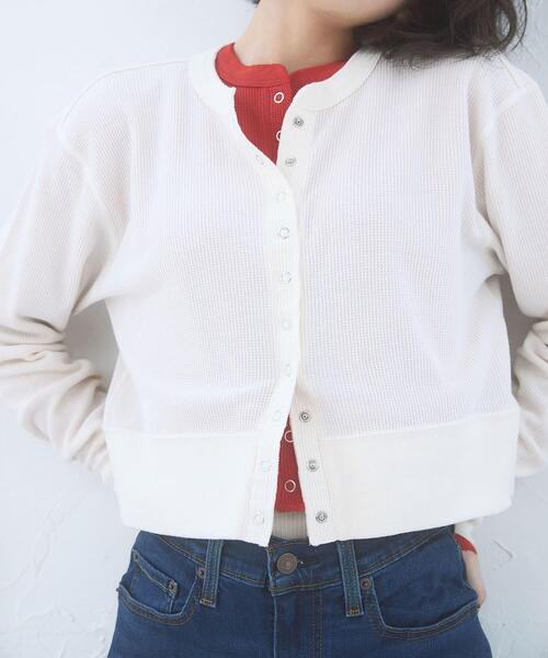 HANES(ヘインズ)の「『別注』HANES×DOORS ワッフルコンパクトカーディガン(カーディガン/ボレロ・レディース・グレー/オフホワイト/ネイビー・FREE)」の6枚目の写真