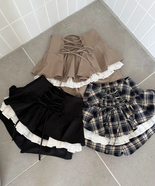 one after another NICE CLAUP(ワンアフターアナザーナイスクラップ)の「【SMサイズ展開】バックレースアップ/サイド釦レイヤードスカパン(スカート・レディース・ブラック/ネイビー系/ベージュ・MEDIUM/SMALL)」の16枚目の写真