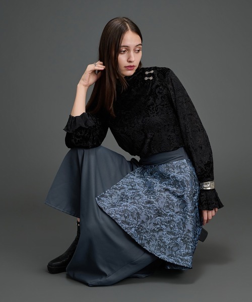Ellno de Mavie(エルノデメヴィ)の「メタルチャイナボタンオパールベロアフレアスリーブトップス(Tシャツ/カットソー・レディース・ブラック/ネイビー・FREE)」の15枚目の写真