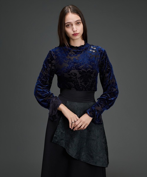 Ellno de Mavie(エルノデメヴィ)の「メタルチャイナボタンオパールベロアフレアスリーブトップス(Tシャツ/カットソー・レディース・ブラック/ネイビー・FREE)」の14枚目の写真