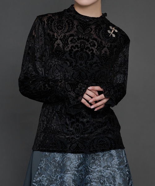 Ellno de Mavie(エルノデメヴィ)の「メタルチャイナボタンオパールベロアフレアスリーブトップス(Tシャツ/カットソー・レディース・ブラック/ネイビー・FREE)」の21枚目の写真